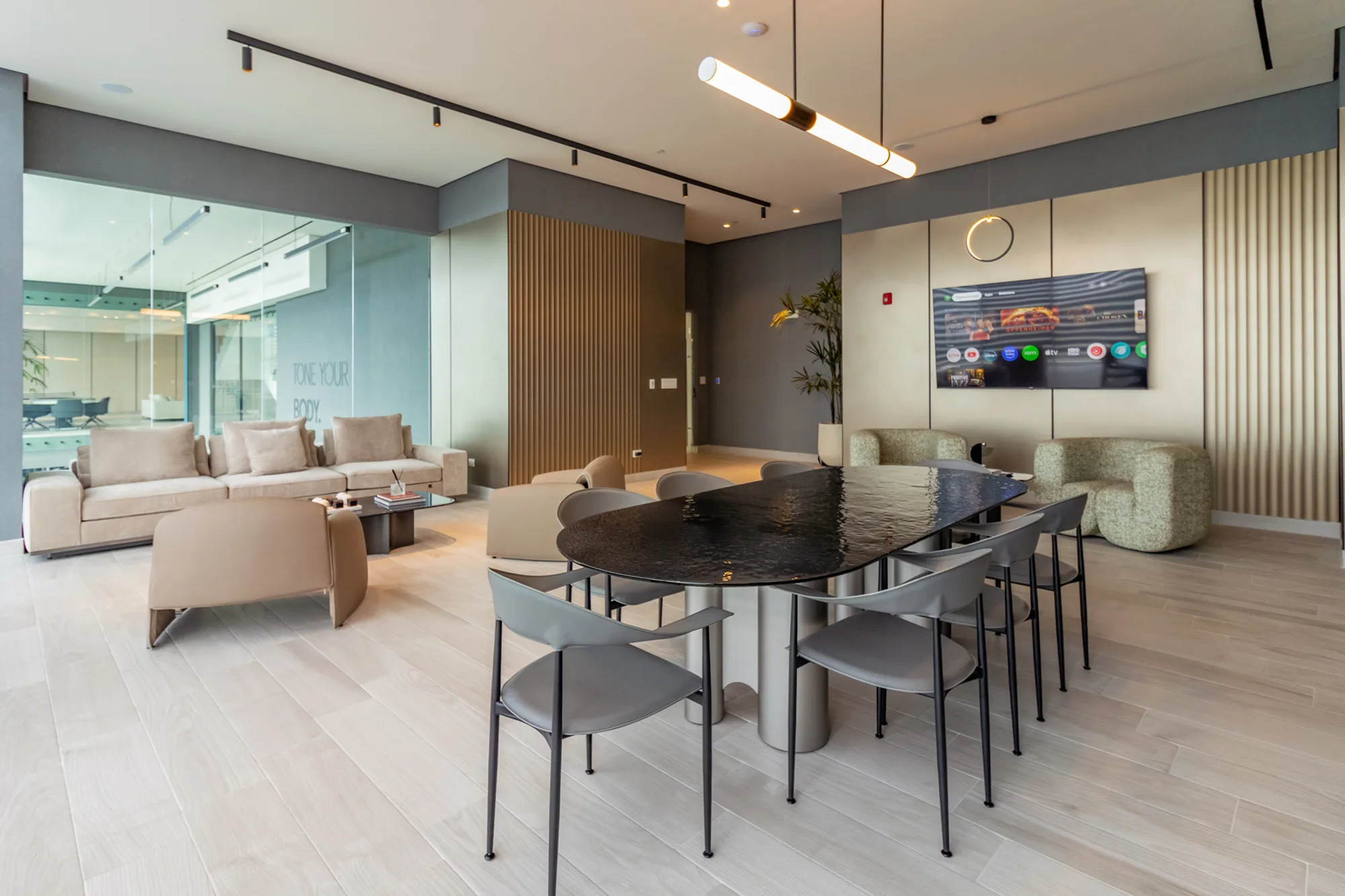 Lounge social en THE IVY, ejemplo de amenidades de nuestros proyectos